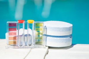 analyse-eau-equilibree-ph-th-tac galets de chimie avec sondes et bandelettes d'analyse de l'eau de la piscine