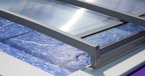 piscine-sous-abri-bas-equipement-securite-piscine-lbap abri bas transparent sur piscine transparent avec